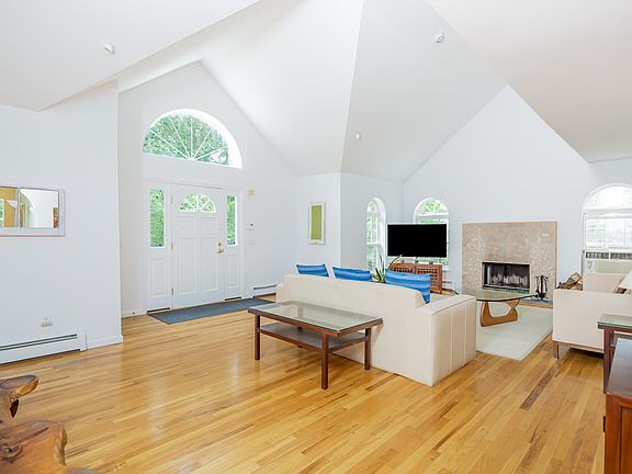 5th image of 39 Eastview Ct