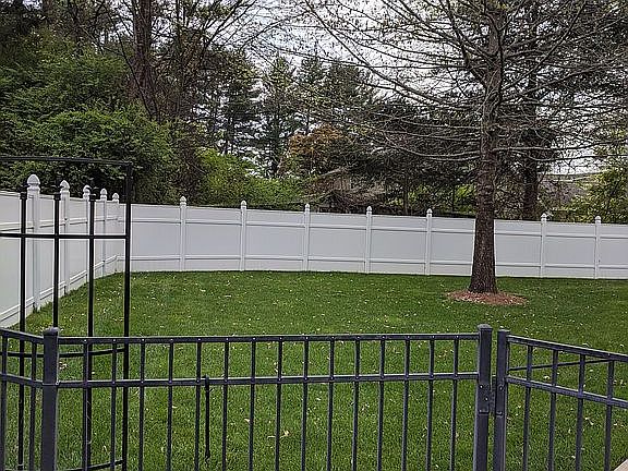 3rd image of 9518 Legacy Oaks Dr