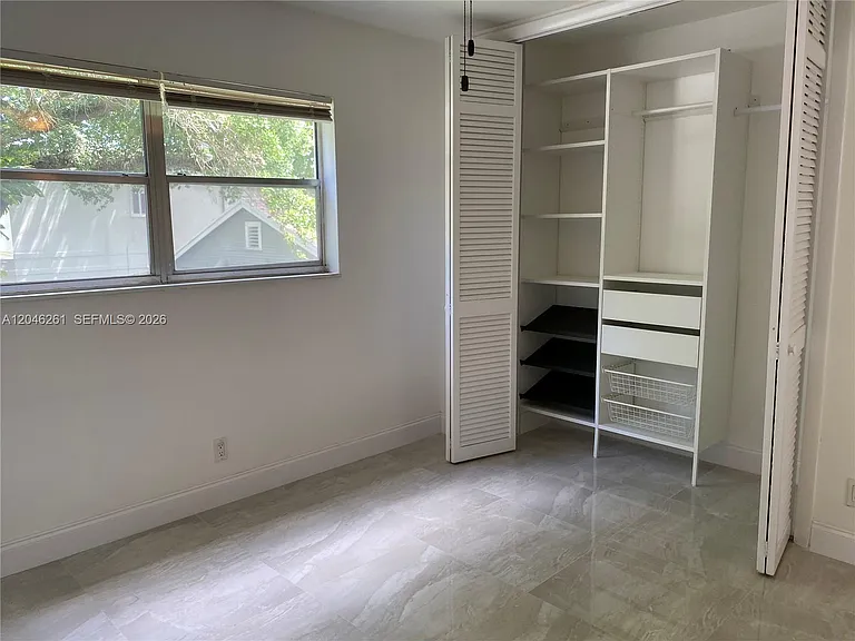 601 SE 5th Ct #208 — Photo 11
