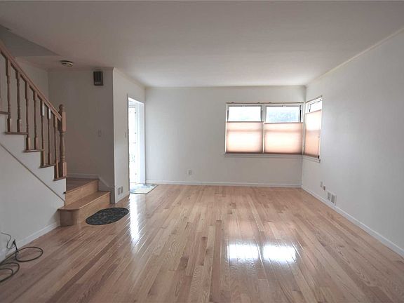 3rd image of 6742 212th St