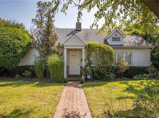 845 Glen Dr, Woodmere, NY 11598