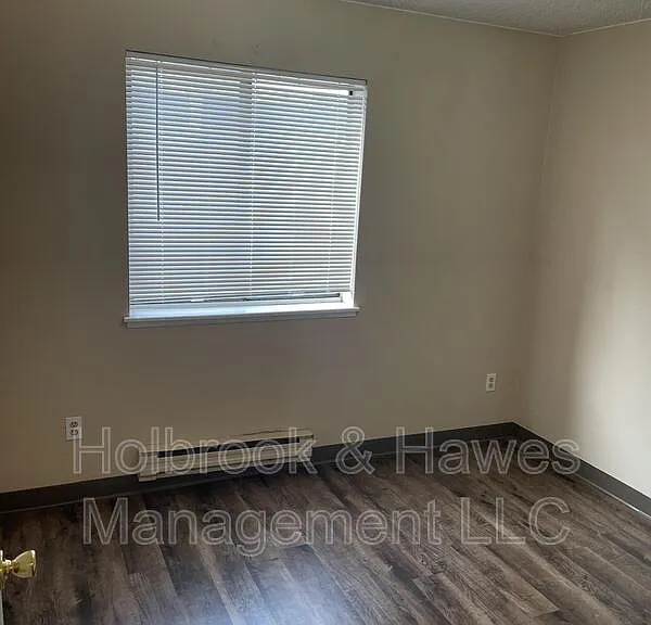 1209 W Plum St — Photo 23