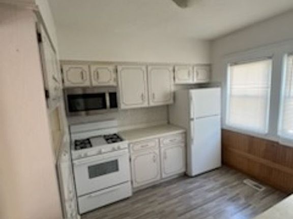 4th image of X4385 W 50th St