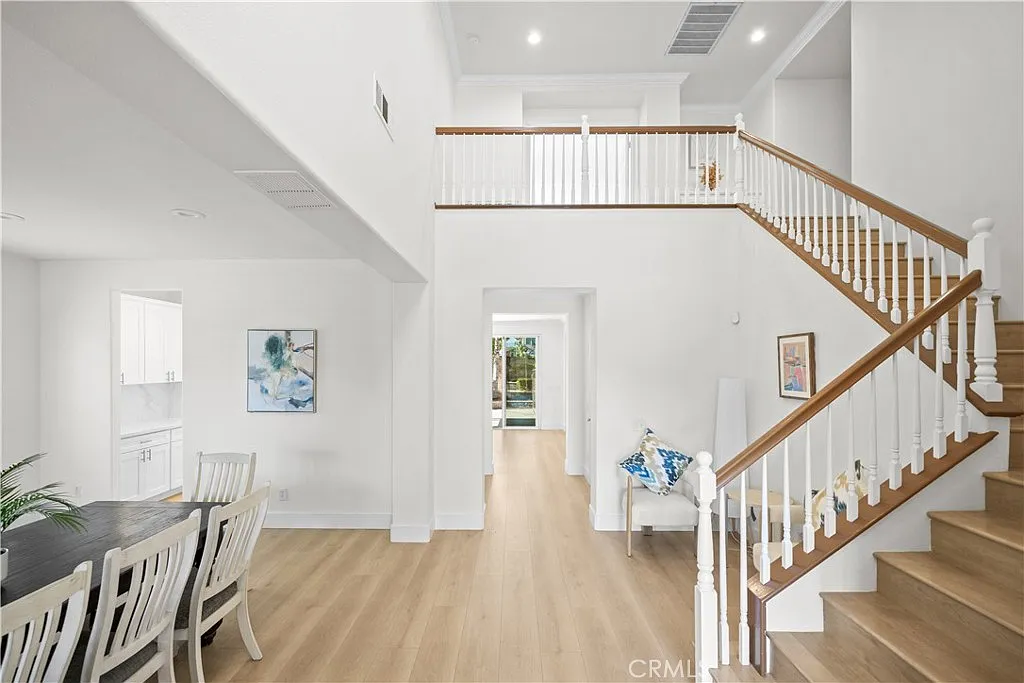 9 bed, 4.5 bath, 4398 sqft, $6,000 — Photo 2