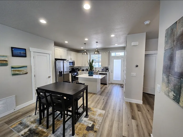 25 E Center St #87 — Photo 4