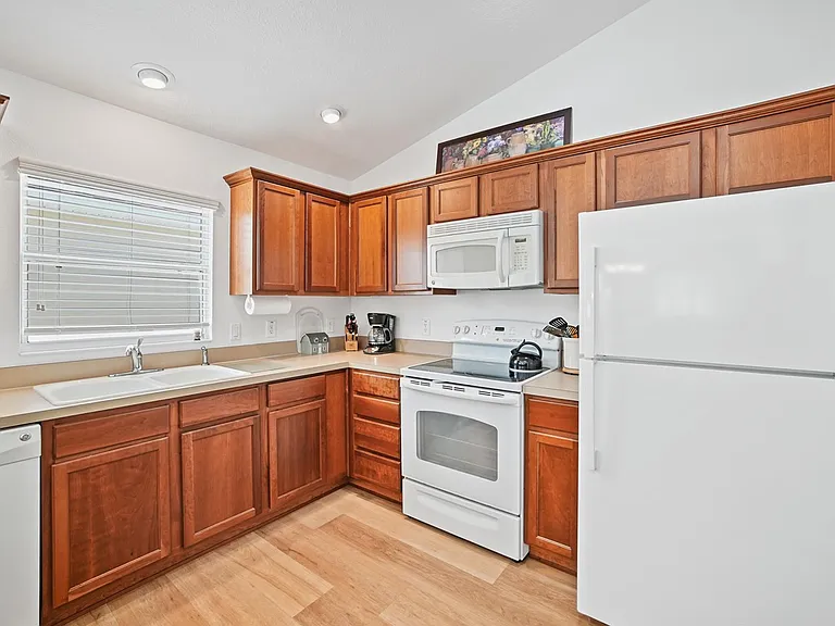 2079 Hydrangea Ave — Photo 4