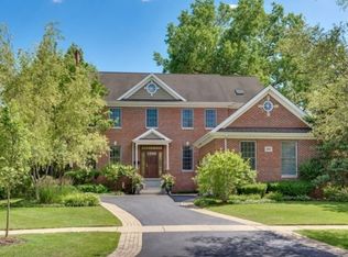 2303 Dewes St, Glenview, IL 60025
