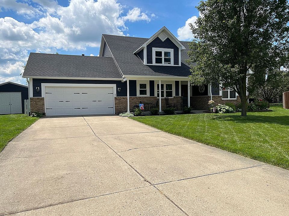 1st image of 927 Eagle Brook Dr