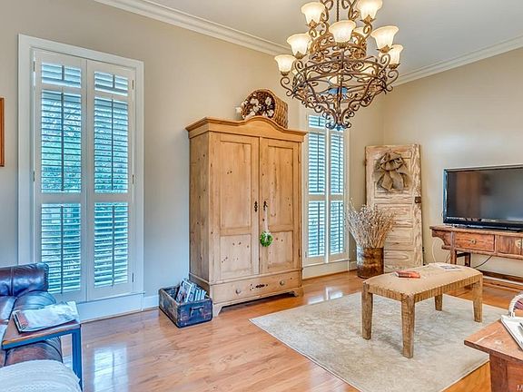 5th image of 8336 Longneedle Dr