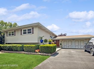 1140 W Westwood Trl, Addison, IL 60101