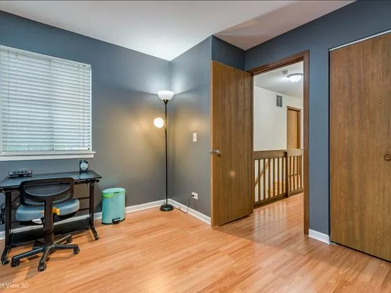 249 Brittany Dr — Photo 10