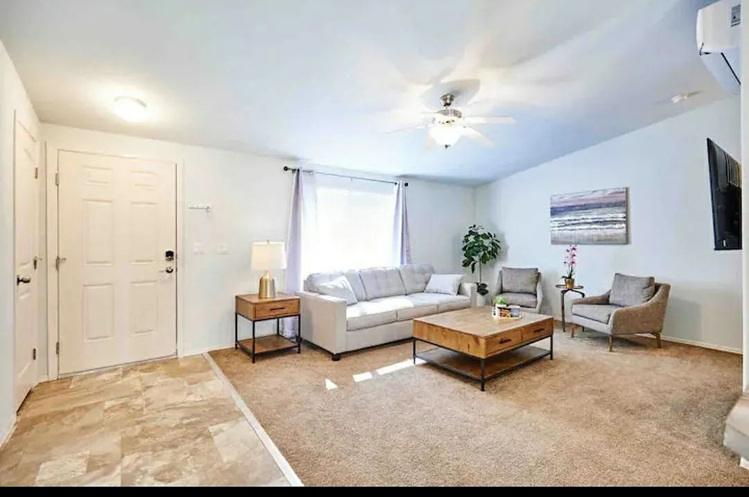 3 bed, 1450 sqft, $4,975 — Photo 2