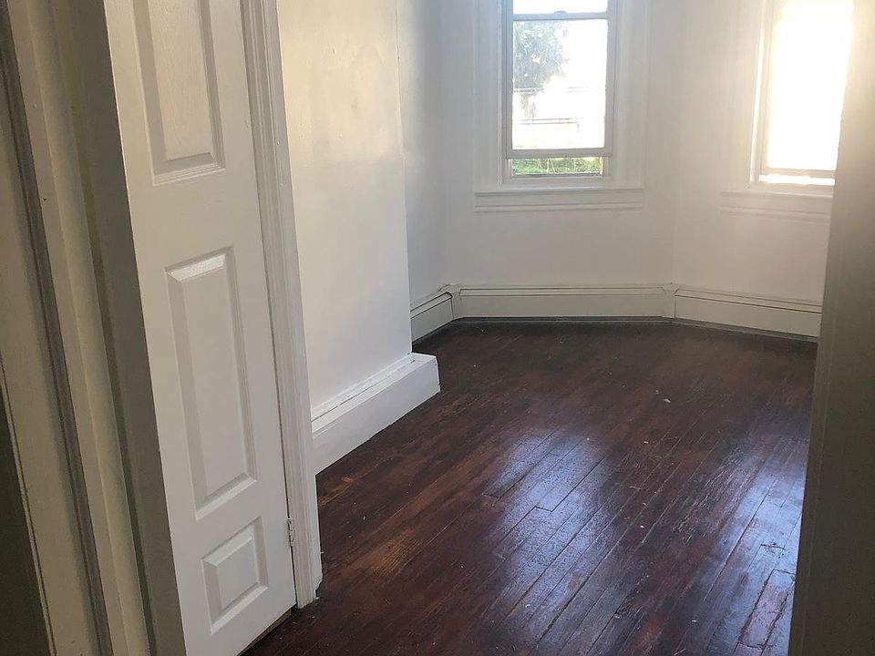 2nd image of 32 Cedar St APT 4