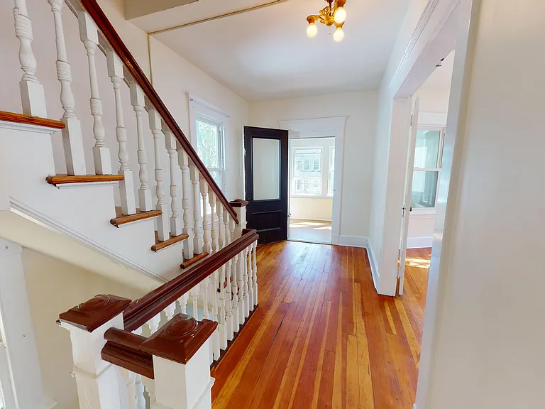 136 Mansfield St — Photo 5