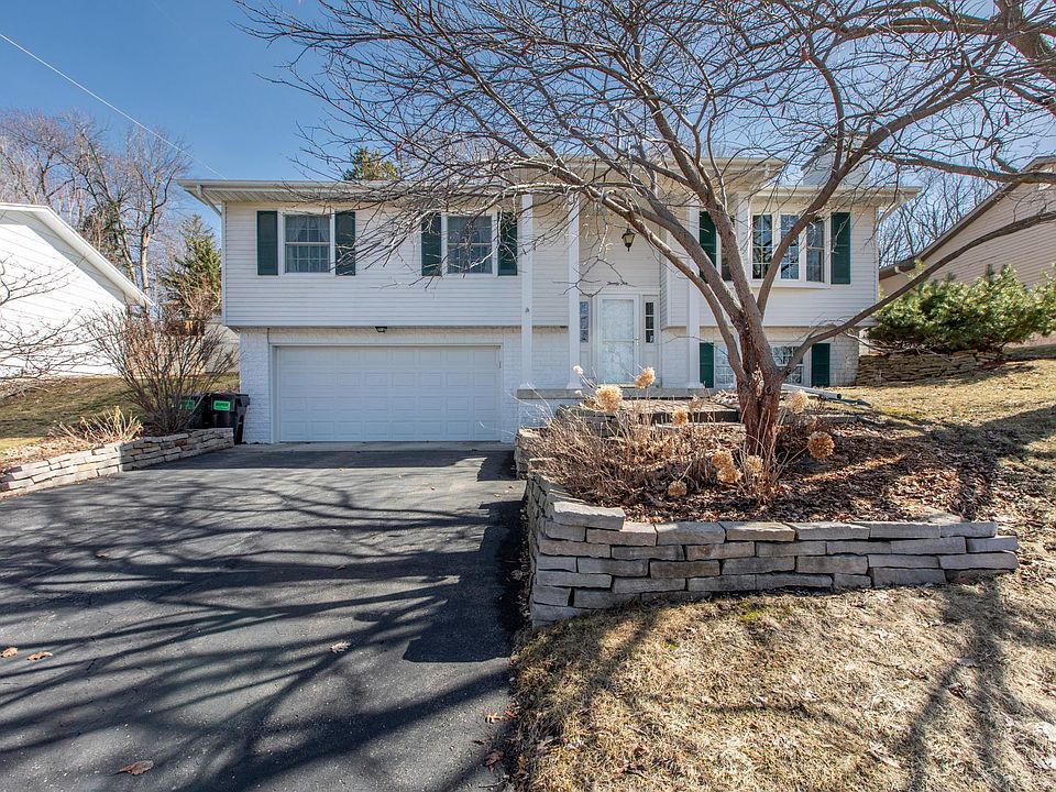 1st image of 2010 5th Ave NE