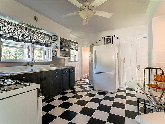 4th image of 76 Daytona Ave