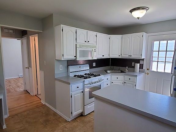 3rd image of 6 Sibley Pl