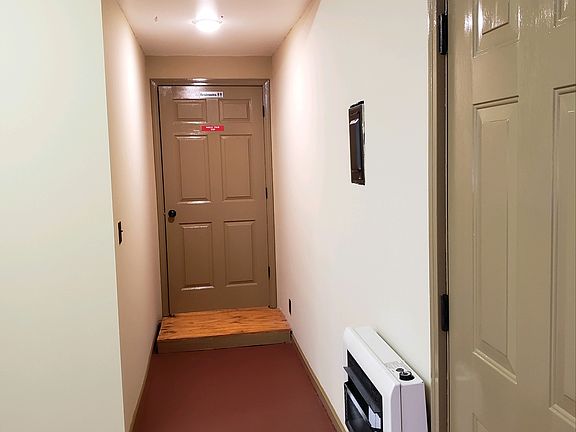 5th image of 401 E Main St