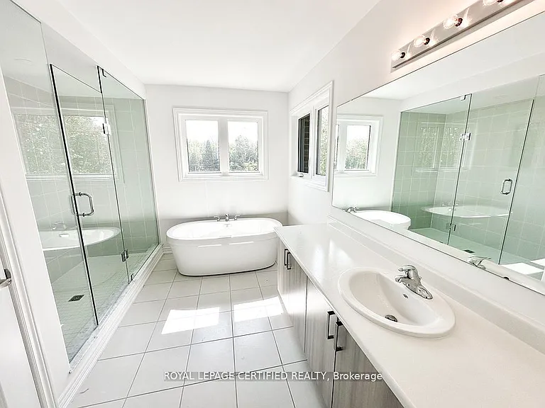10 Baycroft Blvd — Photo 14