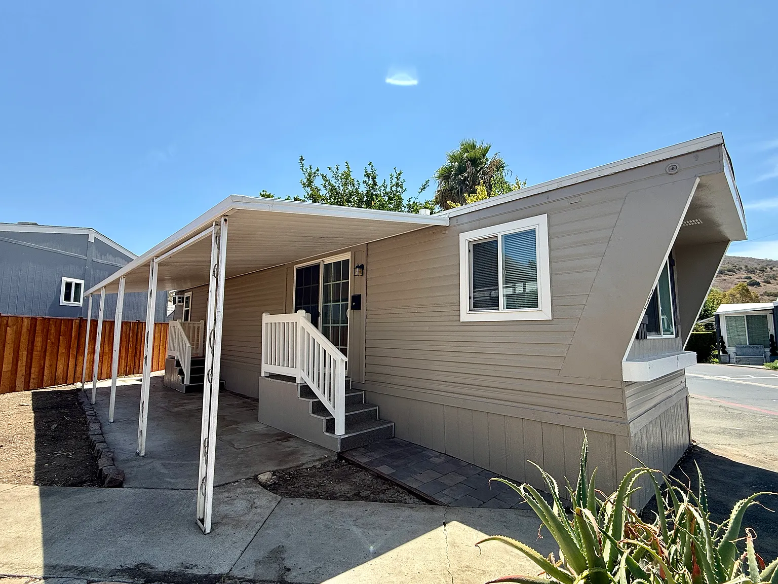 2 bed, 450 sqft, $1,895 — Photo 4