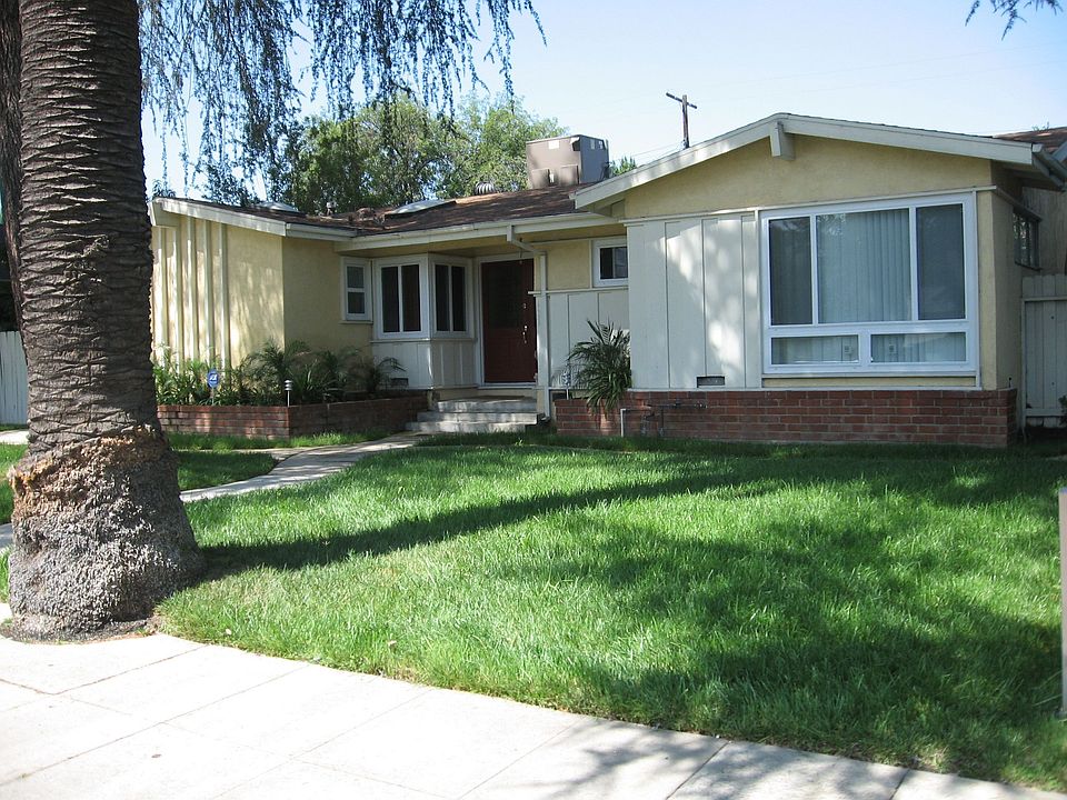 4 Bed 2 Bath POOL