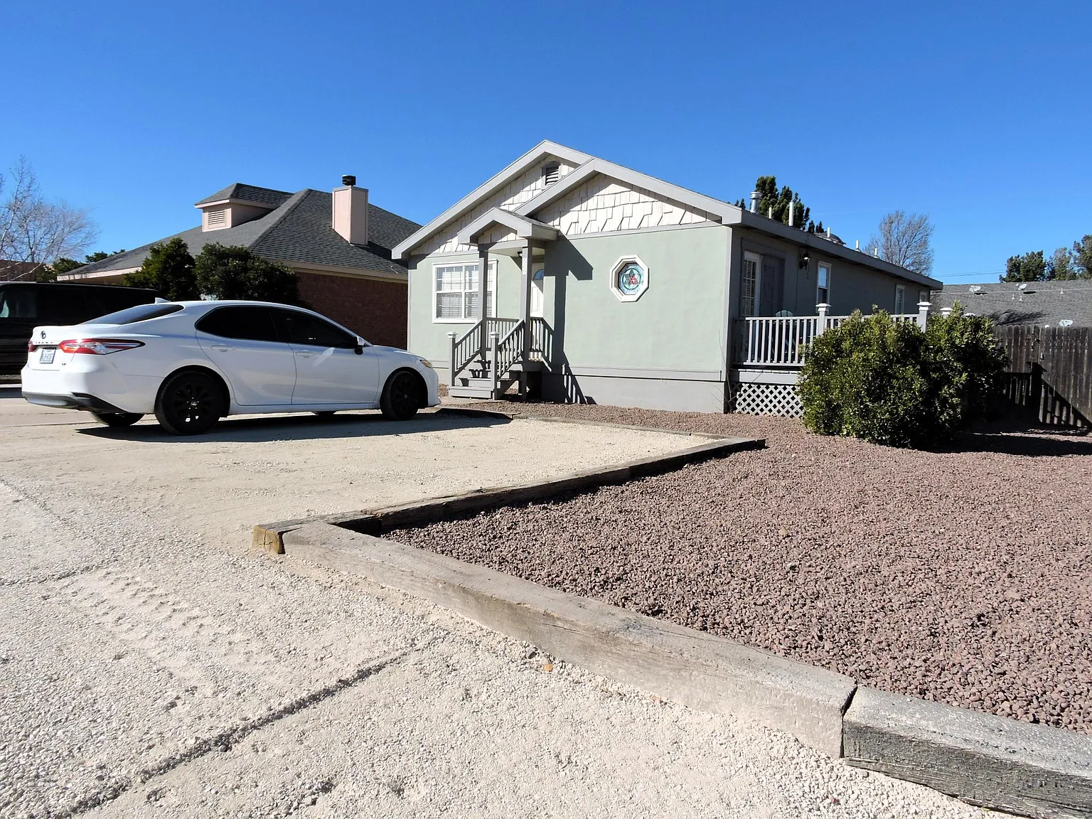 3 bed, 1292 sqft, $1,850 — Photo 1