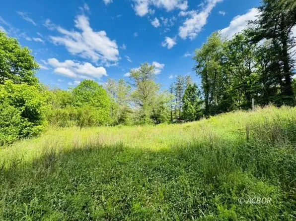 11567 Carbondale Rd, Nelsonville, OH 45764