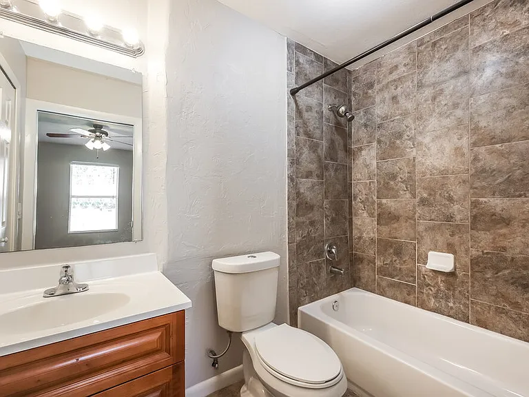 2122 SE 6th Ln — Photo 14