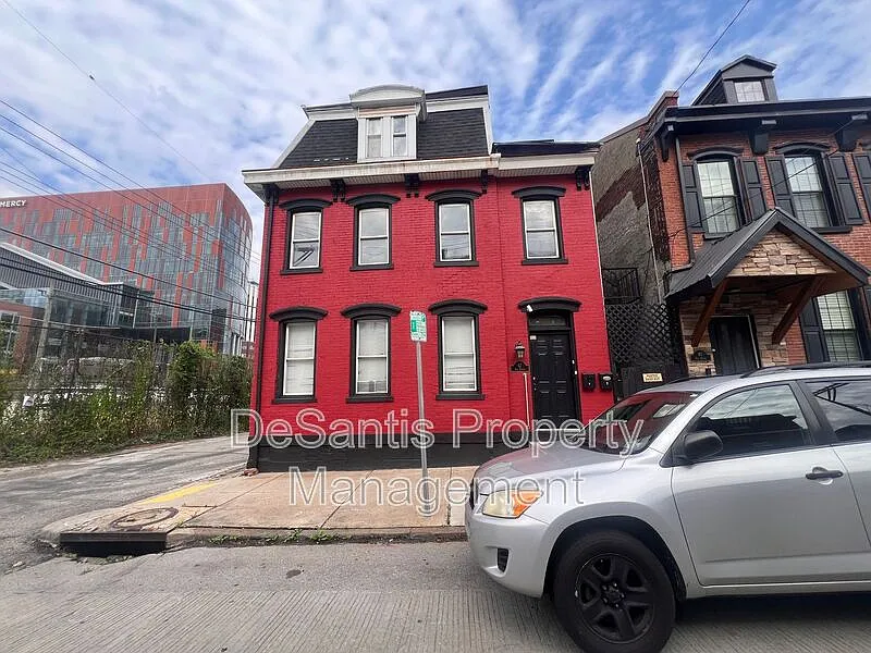Building Photo - 42 Van Braam St #2