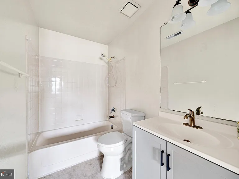 601 Ravens Crest Dr — Photo 10