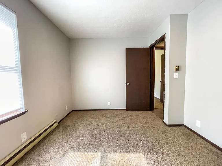 East Memorial Apartments — Photo 75