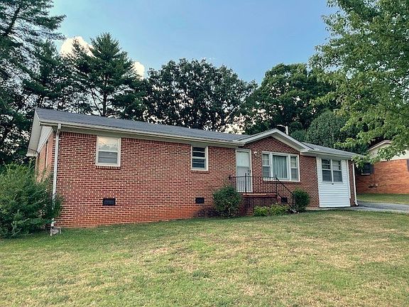 5th image of 307 Moss Dr