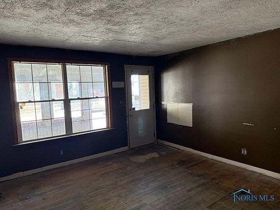 5th image of 526 Vine St