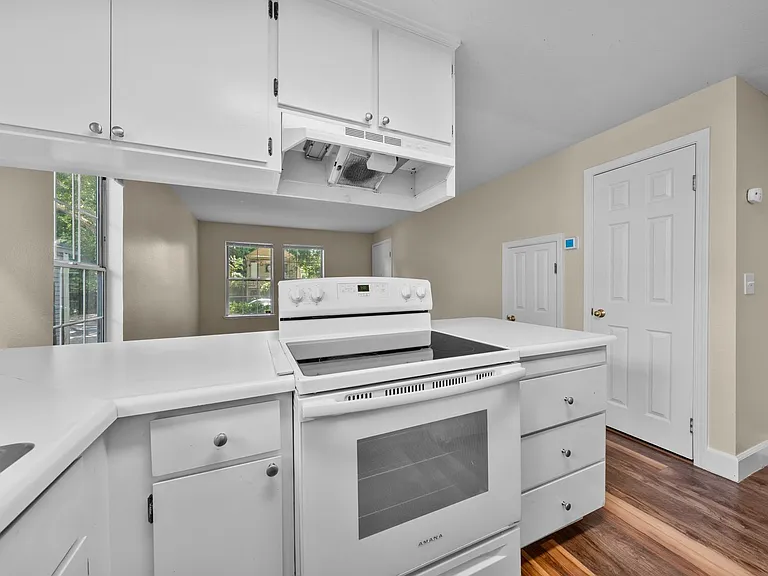 321 T St — Photo 23