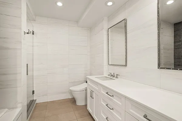 Bathroom, photo 1