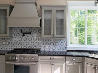 8 Quigley Rd, Southampton, MA 01073