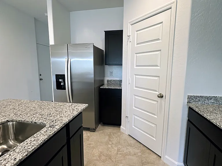 5514 E Rock Bush Ln — Photo 5