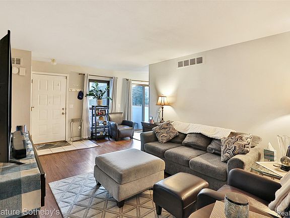 5th image of 38730 Golfview Dr E