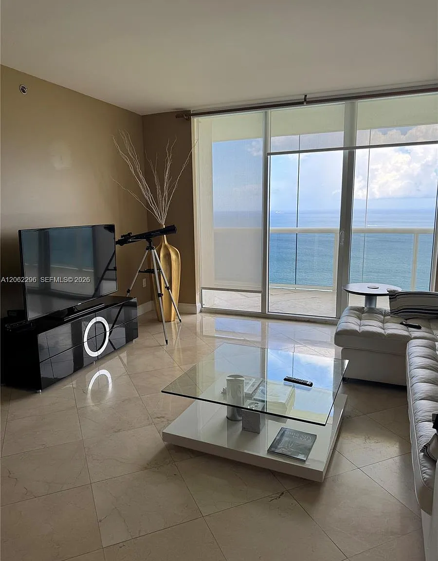 Beach Club Condo — Photo 2