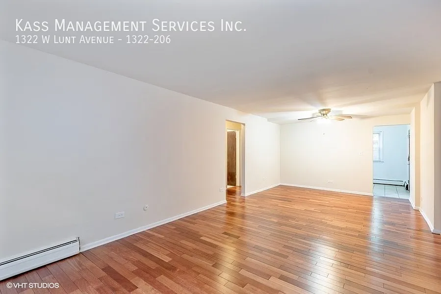 Building Photo - 1322 W Lunt Ave #206
