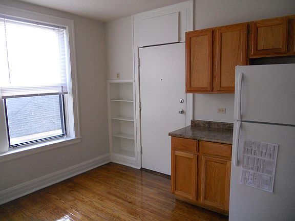 4th image of 6548 N Ashland Ave APT 2E