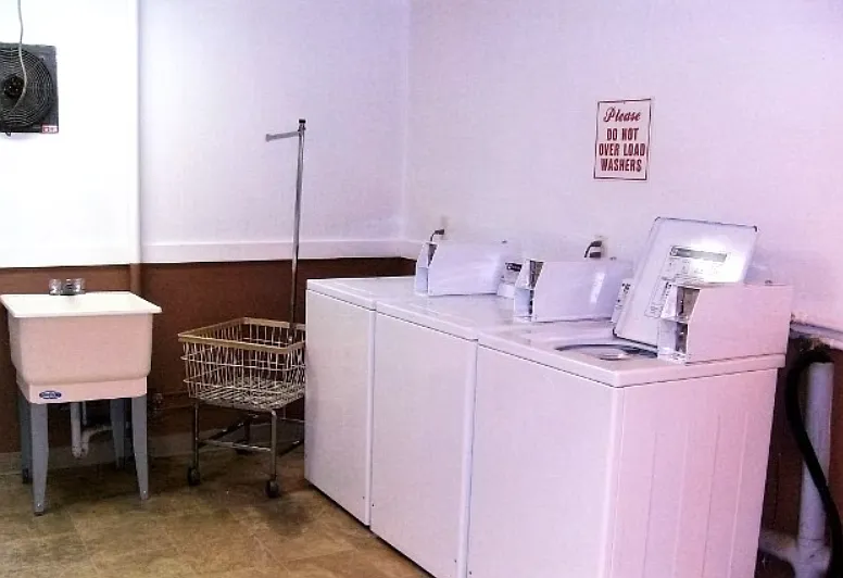 Executive House Apartments — Photo 4