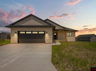 112 Peregrine Ave, Eagle Lake, MN 56024