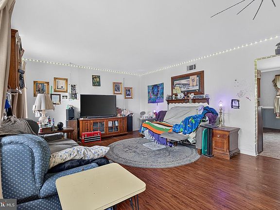 4th image of 5570 Merivale Ct
