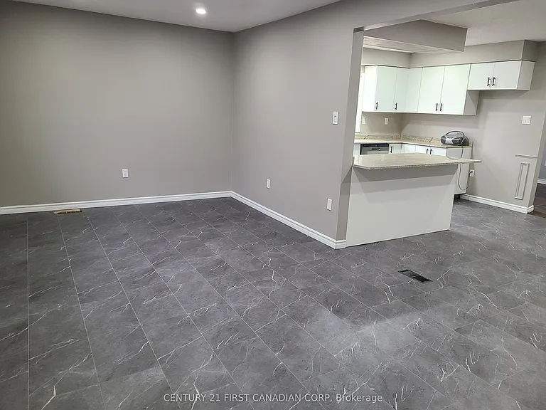 1775 Oxford St E #A — Photo 3