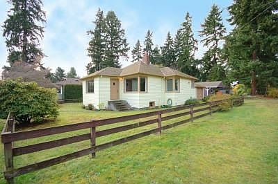 3rd image of 10637 17th Ave NE