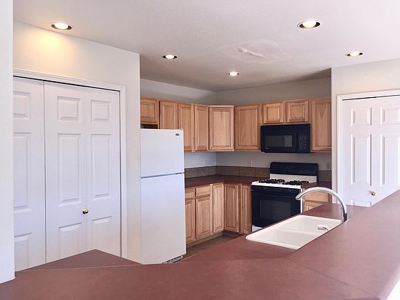 5th image of 960 Ponderosa Way APT A