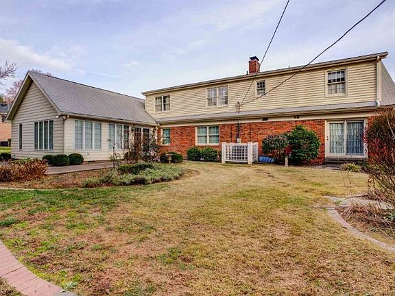 4th image of 809 Canterbury Dr