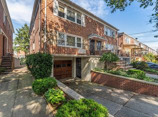 6333 75th St, Middle Village, NY 11379