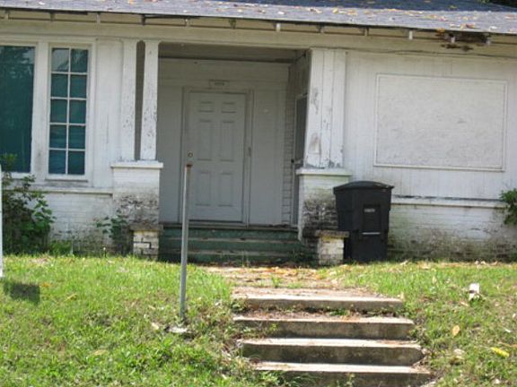 5th image of 1074 Whitman St